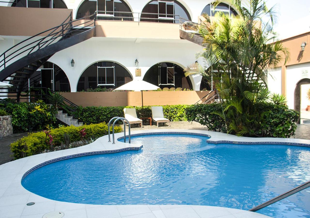 Hotel El Gran Marques Trujillo Exterior photo